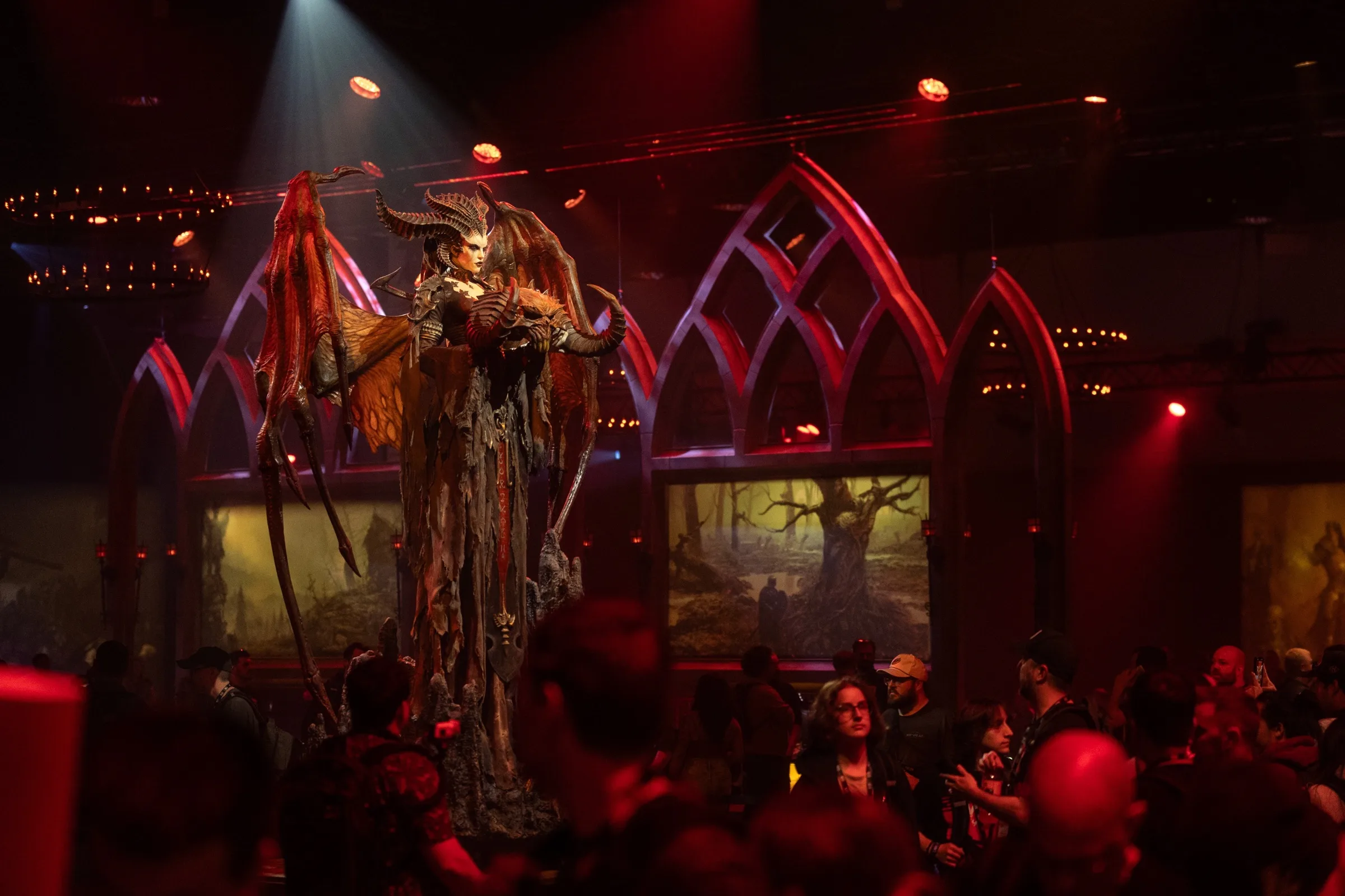 The Diablo zone: Lilith statue framed by gothic arches